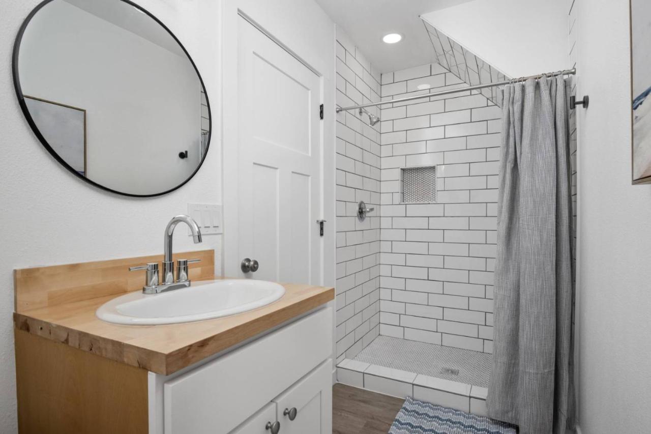 Ocean Rogue Inn Unit 12 Рокълей Бийч Екстериор снимка
