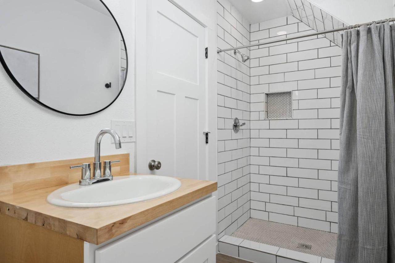 Ocean Rogue Inn Unit 12 Рокълей Бийч Екстериор снимка